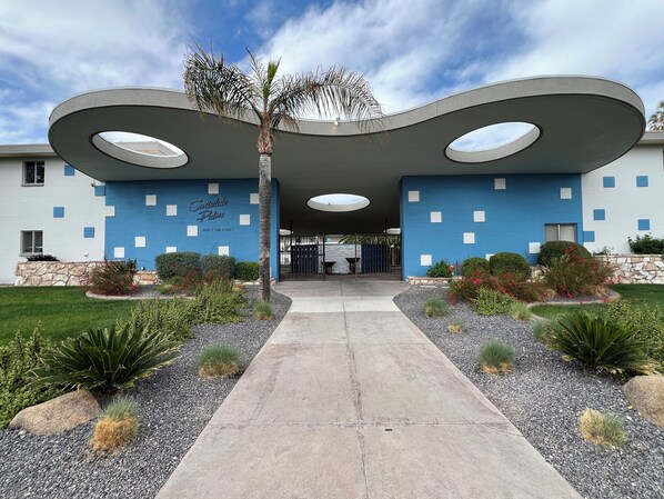 Welcome to the Scottsdale Palms!