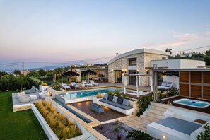 Experience luxury and comfort in a stunning setting.