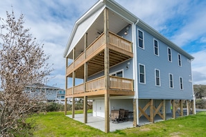 Each level of this home gives you the perfect stay at the beach. 