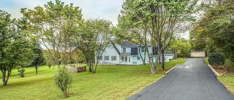 Driveway entrance to your getaway 