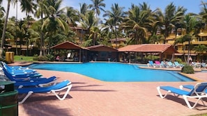 Sun loungers/Pool
