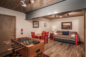 Spielezimmer