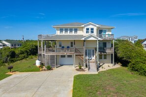 KH4900: The Dancing Sea Horse l Front Exterior