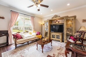 Gorgeous, vintage themed living room.