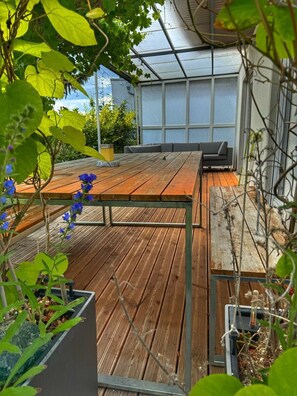 Outdoor dining