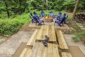 Outdoor eating area and firepit