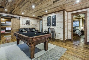 04-Rustic-Mountain-Lodge--Loft