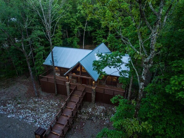 Rustic-Retreat---Aerial-Front
