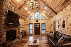 Rustic_Luxury_Cabins-Broken_Bow_Cabins-Rustic_Retreat-Living_Room
