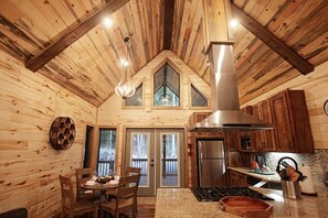 Rustic_Luxury_Cabins-Broken_Bow_Cabins-Rustic_Retreat-27