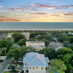 Just steps from the gorgeous sandy beach of the Isle of Palms. Easy beach access path!