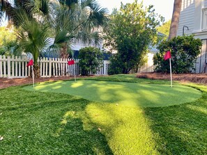 For the golf lovers, there is a 7-hole putting green !