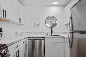 Full kitchen for all of your cooking needs!