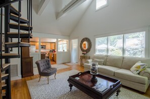 Open high ceiling living room, filled with light