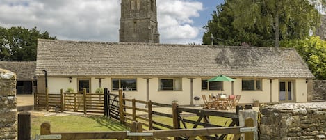 Long Barn is situated on the outskirts of the village of Coates and overlooks glorious countryside