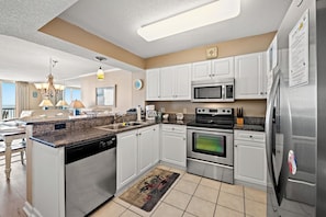 Fully equipped kitchen & plenty of counter space to help make meal prep a snap.