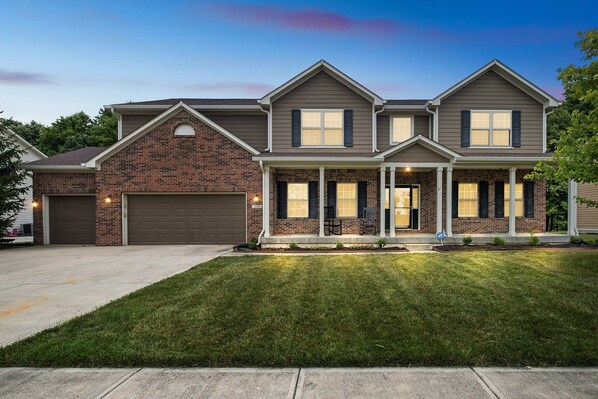 Grass, Building, Lawn, Urban, House