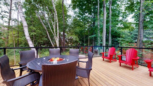Such a fun backyard