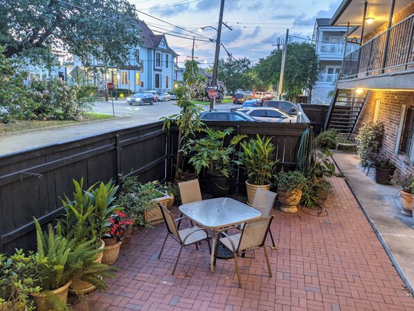 4 season courtyard