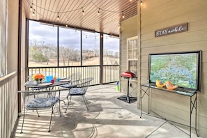 Screened-In Patio