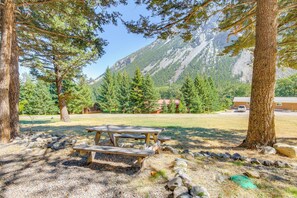 Picnic Table | Mountain Views | Walk to Boulder River
