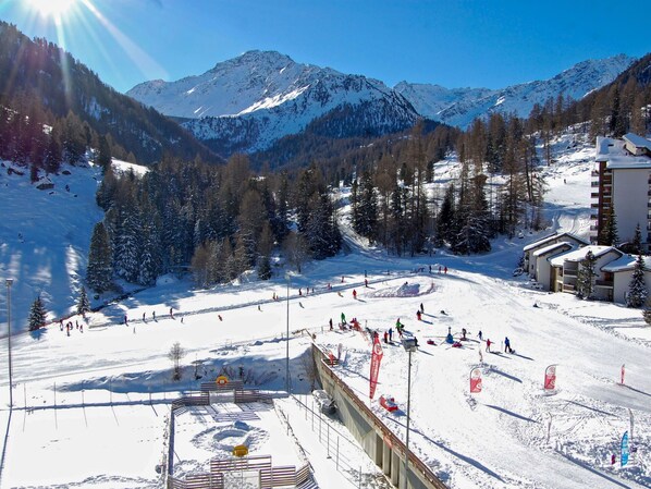 Himmel, Schnee, Berg, Steigung, Erholung Im Freien, Baum, Terrain, Glazialmorphologie, Bergforms, Sportausrüstung