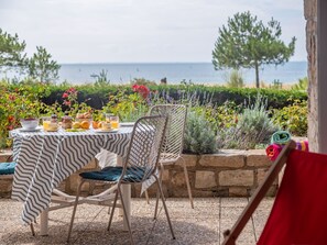 Plante, Ciel, Table, Fleur, Meubles, Nuage, Chaise, La Nature, Mobilier De Jardin, Tableau De Plein Air
