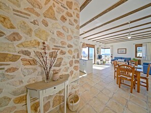Möbel, Eigentum, Tabelle, Holz, Interior Design, Die Architektur, Flooring, Fussboden, Bilderrahmen, Stuhl