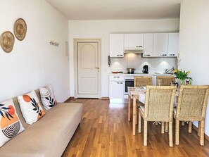 Möbel, Holz, Interior Design, Flooring, Wohnung, Fussboden, Zimmer, Couch, Wohnzimmer, Stuhl