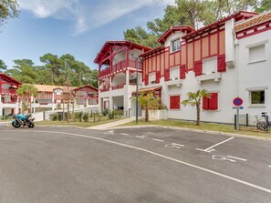 Residential Area, Property, Neighbourhood, House, Town, Real Estate, Building, Home, Human Settlement, Architecture