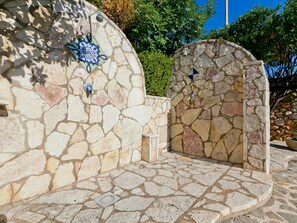 Leaf, Architecture, Road Surface, Bedrock, Landscape, Wall, Stone Wall, Flagstone, Tree, Flooring