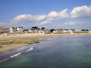 Water, Sky, Cloud, Water Resources, Building, Beach, Coastal And Oceanic Landforms, Landscape, Horizon