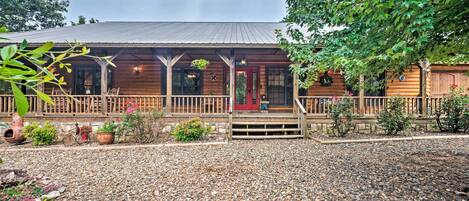 Broken Bow Vacation Rental | 4BR | 2.5BA | 2,328 Sq Ft | 1 Stair Required