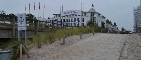 Das Seebad Binz grüßt und erwartet Sie!