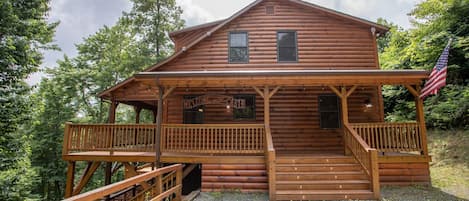 Livin' the 'Log Home' Dream Exterior