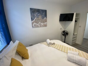Apt 1 - 1 double bedroom and sofa bed