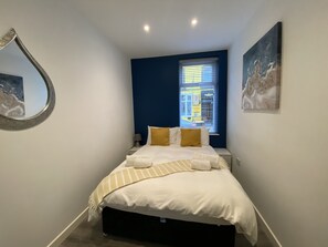 Apt 1 - 1 double bedroom and sofa bed