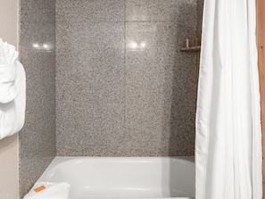 Shower/bathtub combo