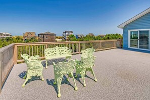 Surf-or-Sound-Realty-970-Sal's-House-Top-Deck-Seating-1