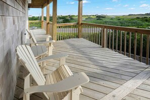Surf-or-Sound-Realty-967-Sailor's-Delight-Mid-Deck-Furniture