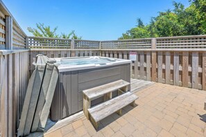 Surf or Sound Realty - 967 - Sailor's Delight - Hot Tub