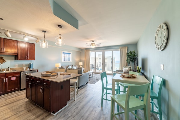 Welcome to Laketown Wharf 816 "Tasty Waves PCB"
This freshly renovated 1 bedroom/2 bath + bunks is sure to please!