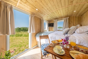 Saltmarsh Hut, Norfolk; Luxurious Glamping