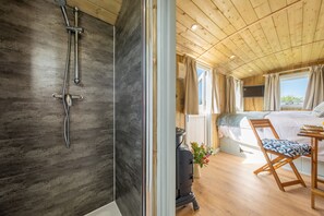 en-suite shower room