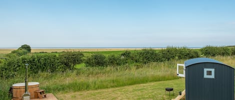 Saltmarsh Hut, Norfolk: Glamping with a view