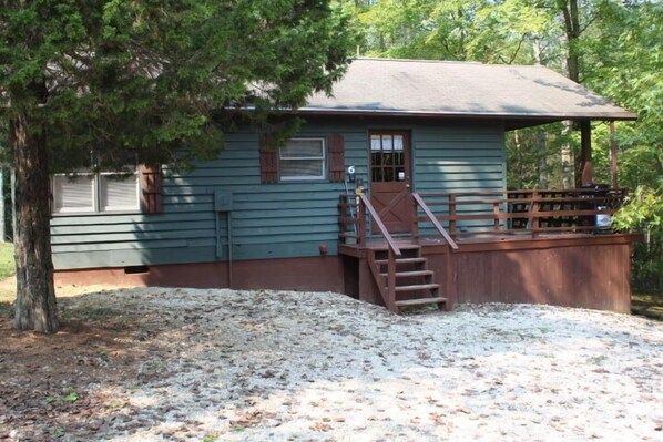 Cabin 6 Front