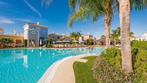 Profitez de la piscine privée de cet appartement à Marbella