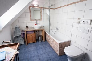 Doppelzimmer mit Badewanne