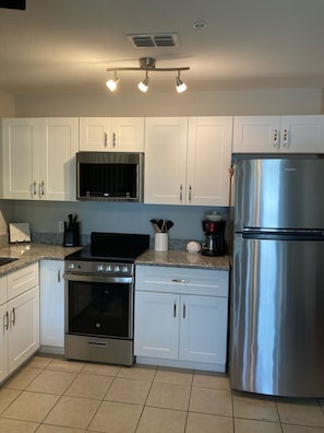 Remodeled Full kitchen with all necessities 
