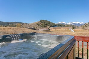 Magnificent Views From Your Private Hot Tub